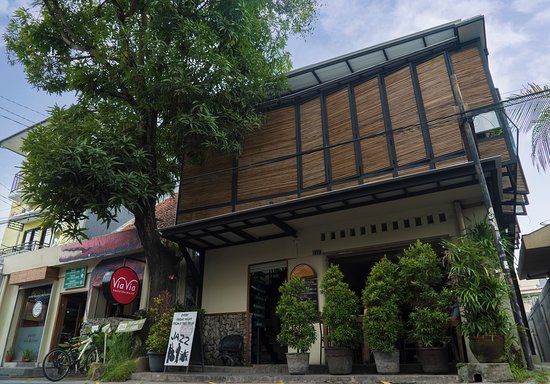 ViaVia Resto & Bakery